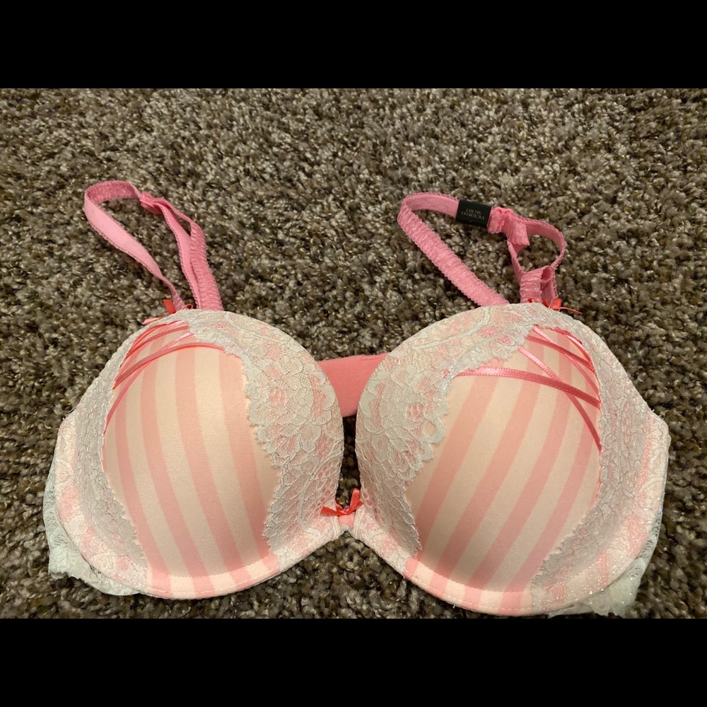 Victoria’s Secret limited edition holiday bra